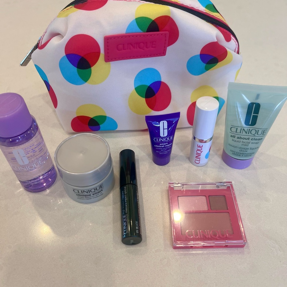 Clinique Cosmetic Bag with Clinique samples